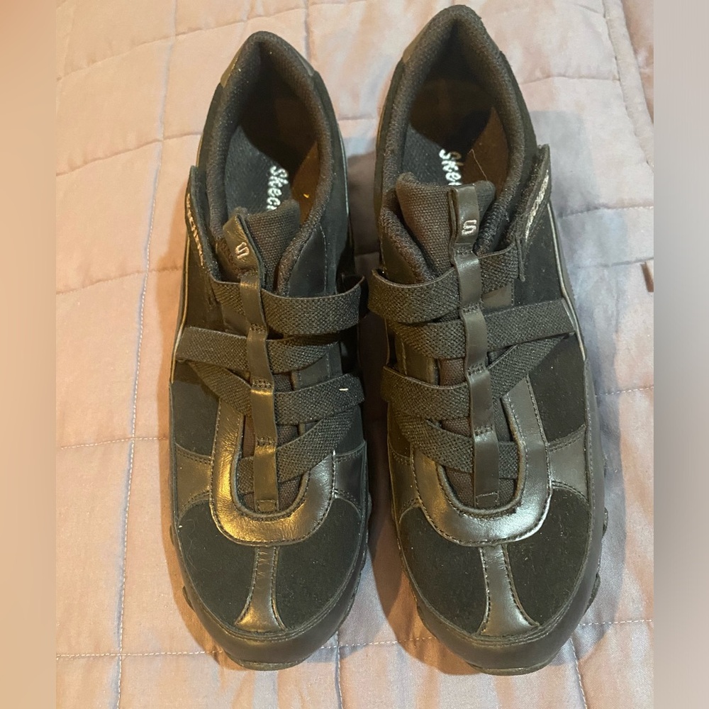 sketchers sneakers